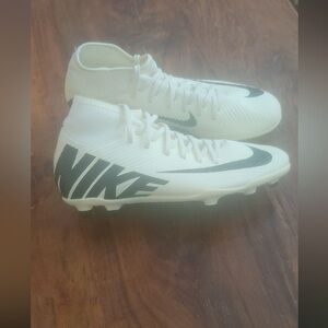 Nike Mercurial Superfly 9 Club MG
Mad Ready Pack